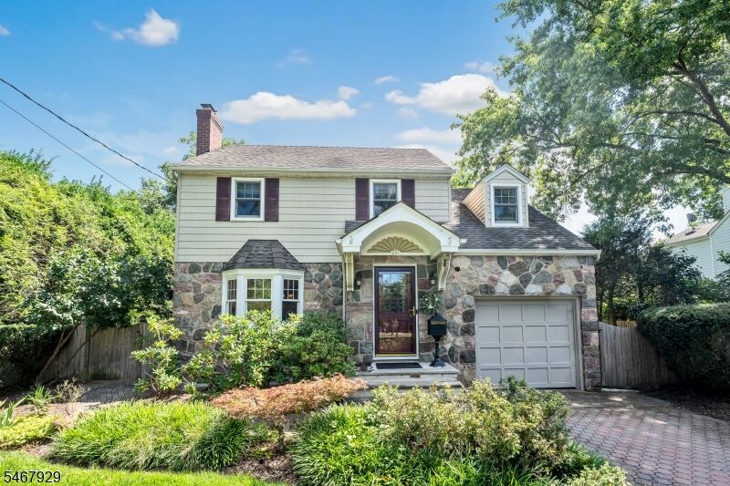 Property Photo:  251 Rose Ct  NJ 07450 