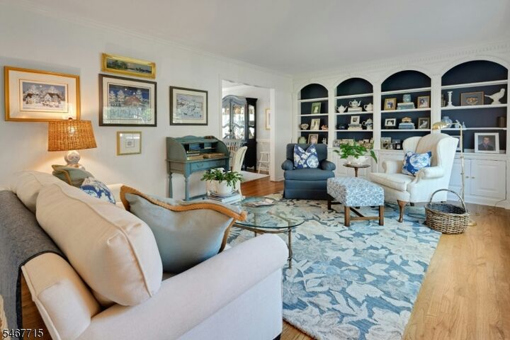 Property Photo:  2 Mansfield Ct  NJ 07945 