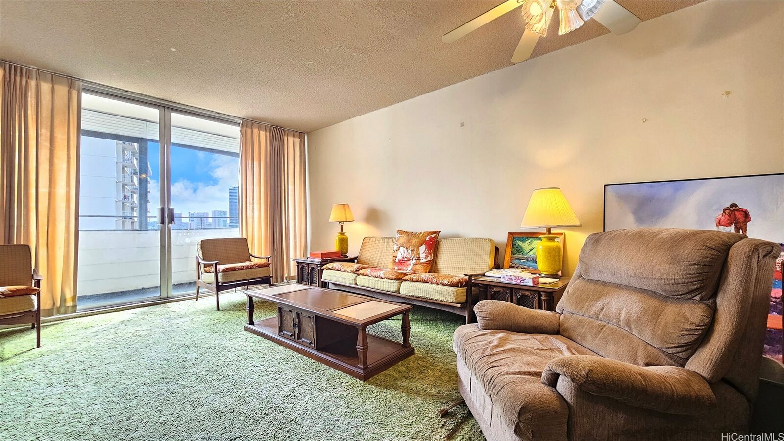 Property Photo:  780 Amana Street 1604  HI 96814 