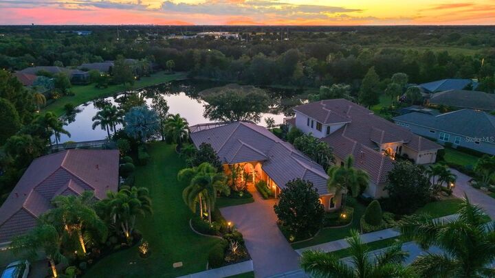 Property Photo: 7836 Valderrama Way FL 34202