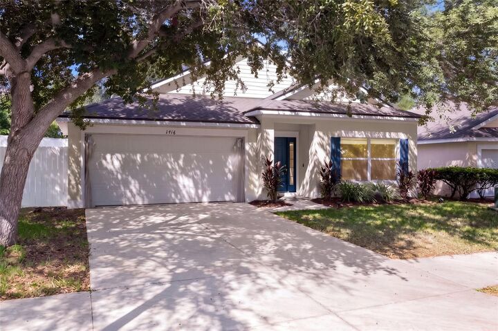 Property Photo:  1416 Longville Circle  FL 32778 