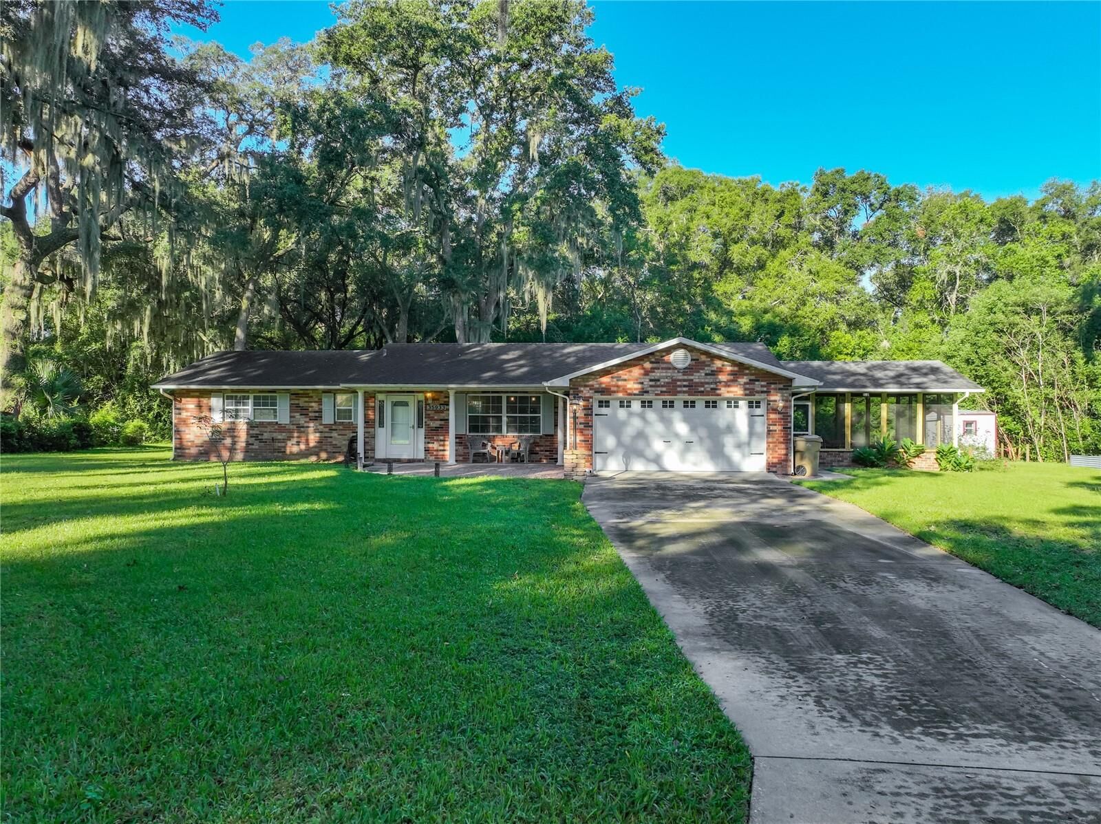 Property Photo: 35933 Clear Lake Circle FL 32736