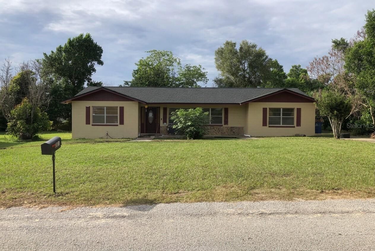 Property Photo: 321 E Gunter Street FL 33844