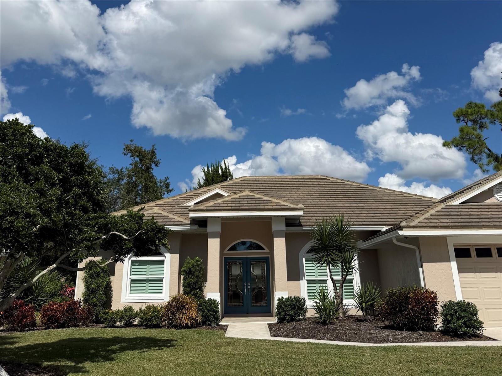 Property Photo:  2110 Tocobaga Lane  FL 34275 