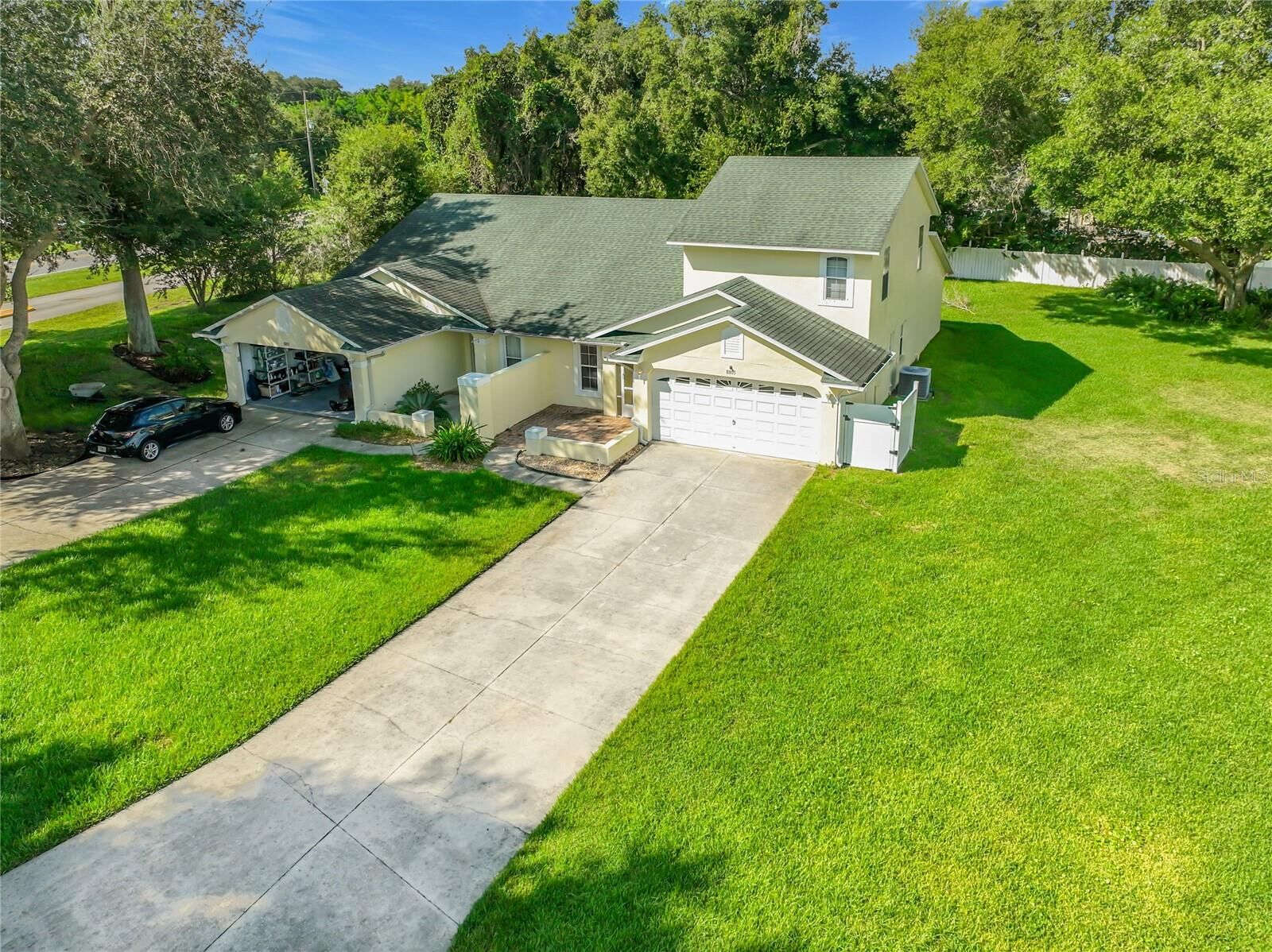 Property Photo:  8805 Courtyard Lane  FL 34736 