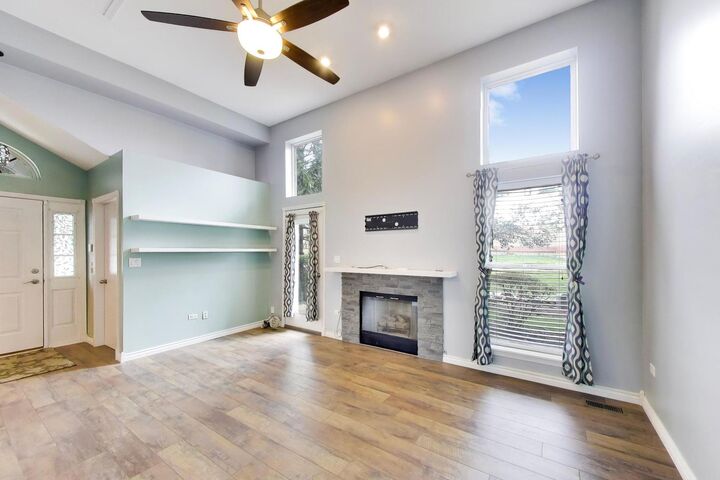Property Photo: 317 E Tall Oaks Lane IL 60143