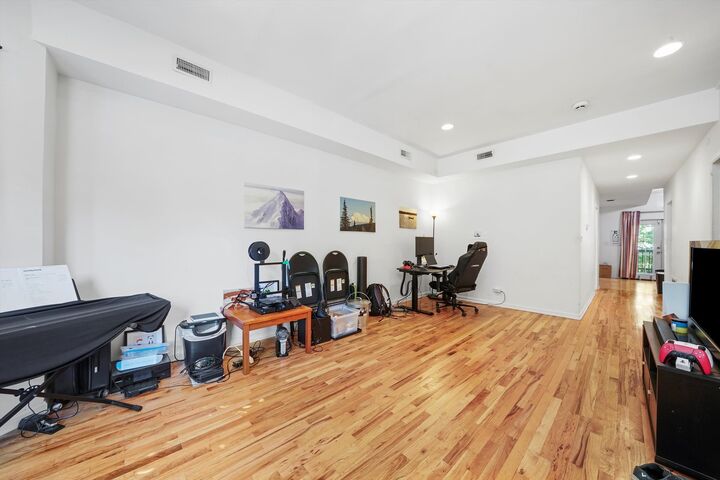 Property Photo: 1728 N Campbell Avenue 1 IL 60647
