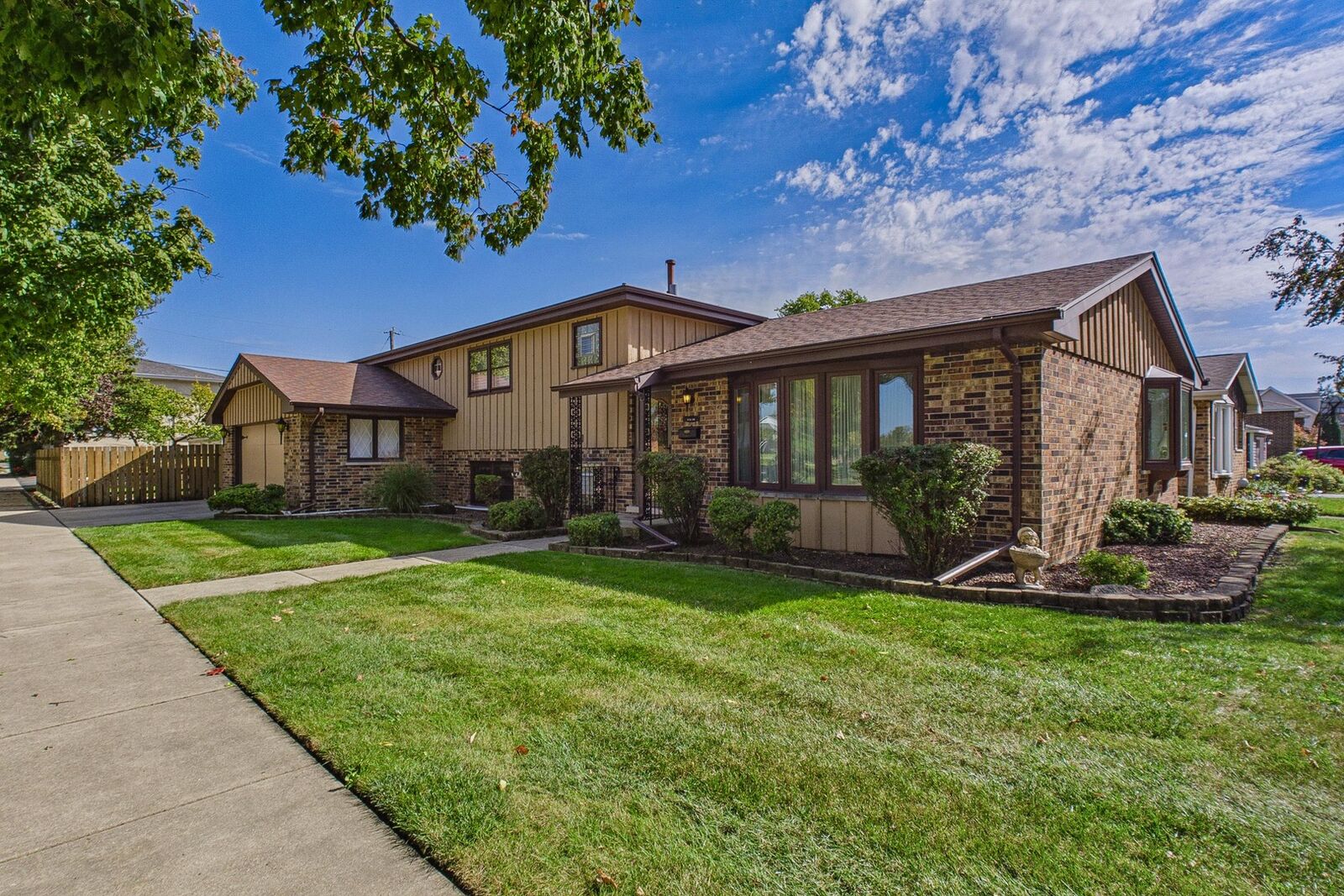 Property Photo: 4501 Oak Avenue IL 60513
