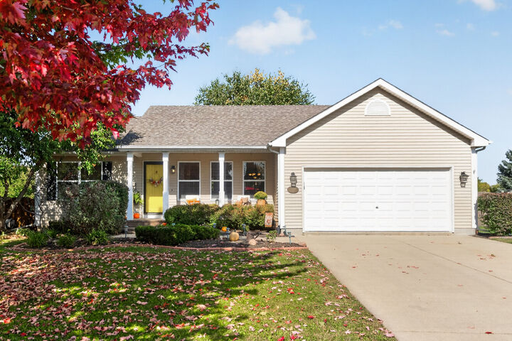 Property Photo: 909 N Oak Creek Drive IL 60135
