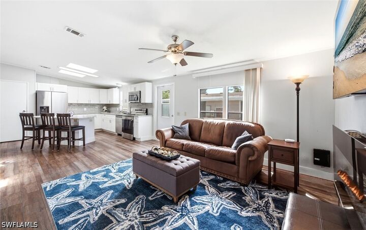 Property Photo: 173 Belle Isle Circle FL 34112