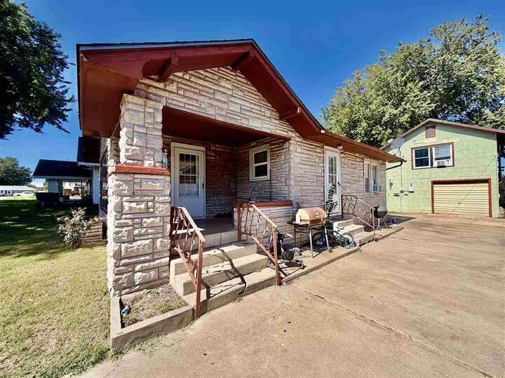 Property Photo:  120 Carson Avenue  OK 74631 