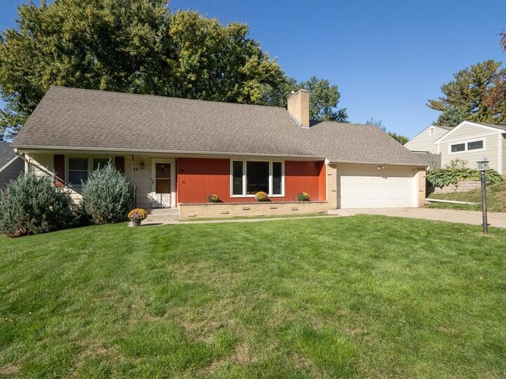 Property Photo:  33 Hilltop Lane  MN 55116 