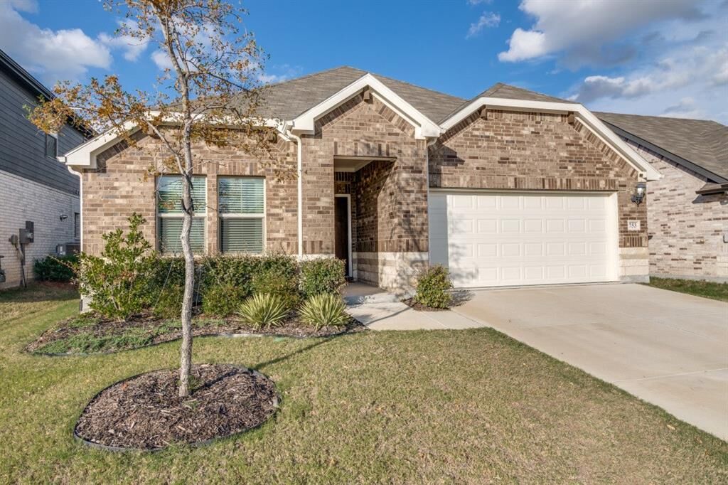 Property Photo: 753 Poppy Lane TX 75166