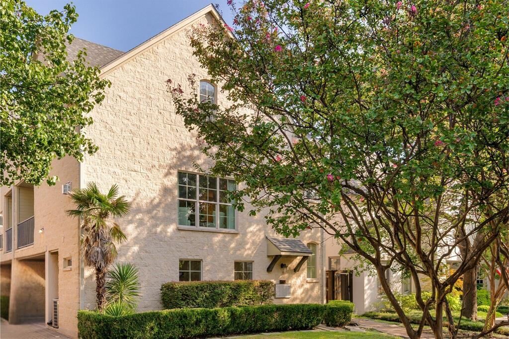 Property Photo: 4140 Emerson Avenue 1 TX 75205
