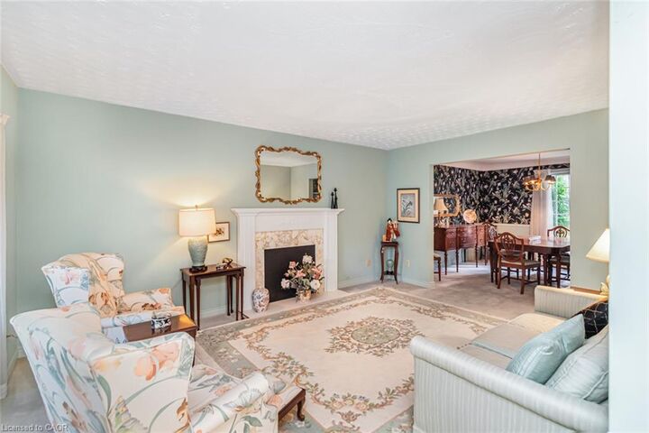 Property Photo:  318 Cavendish Drive  ON L9G 4T5 