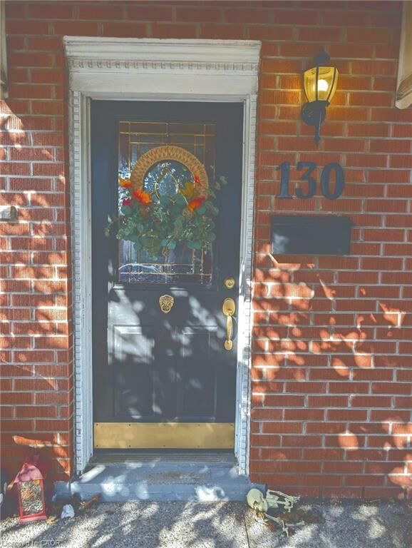Property Photo:  130 East 18th Street 1  ON L9A 4P1 
