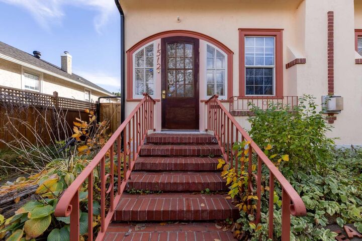 Property Photo:  1512 6 Avenue S  AB T1J 1B1 