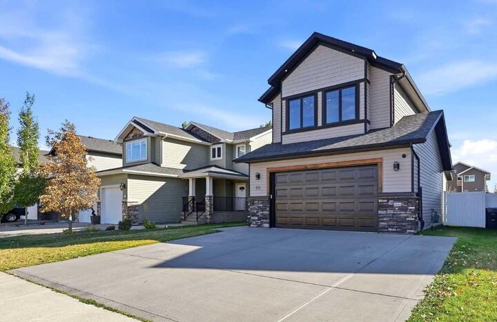 Property Photo:  211 Voisin Close  AB T4R 0M8 