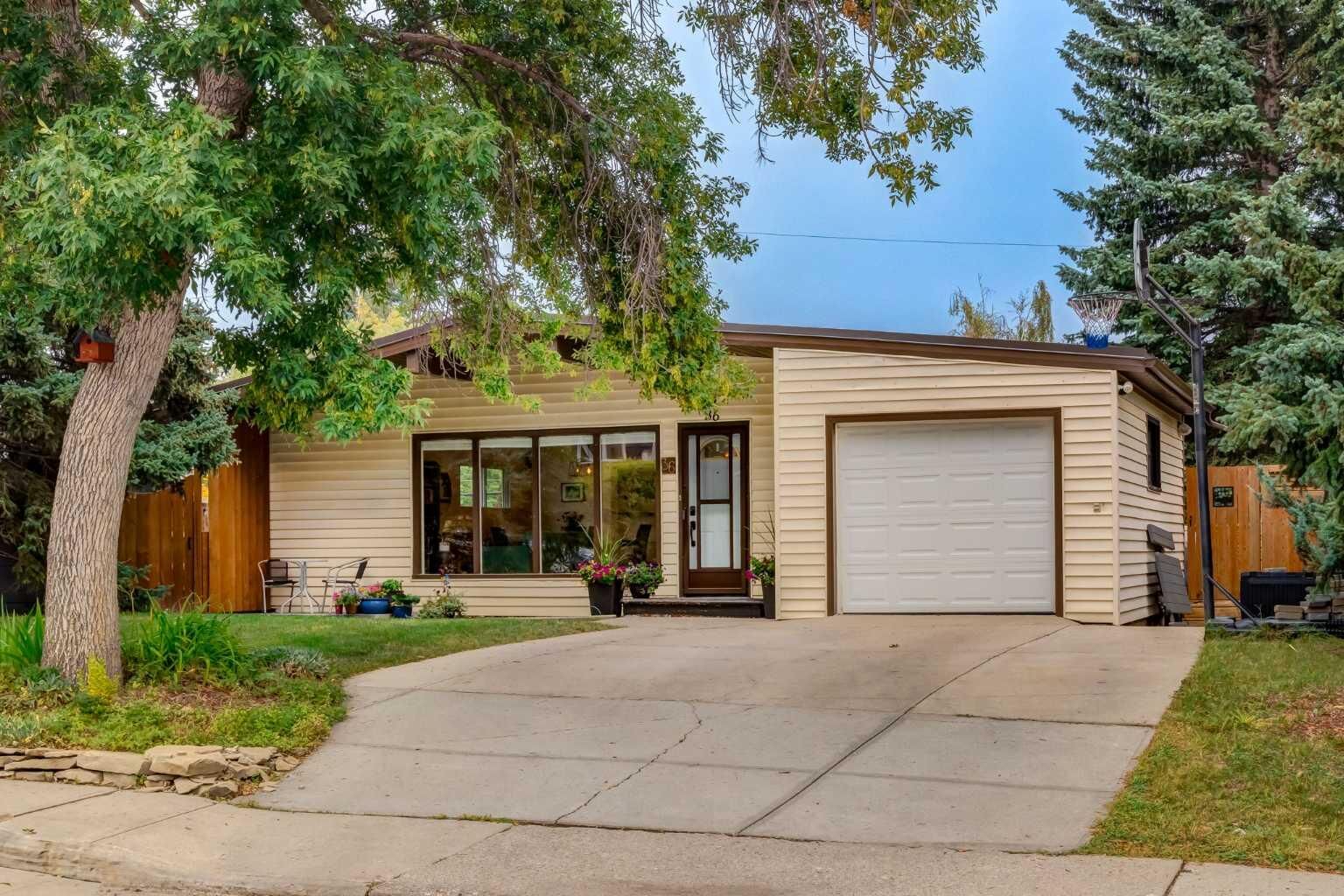 Property Photo:  36 Hudson Road NW  AB T2K 2A9 