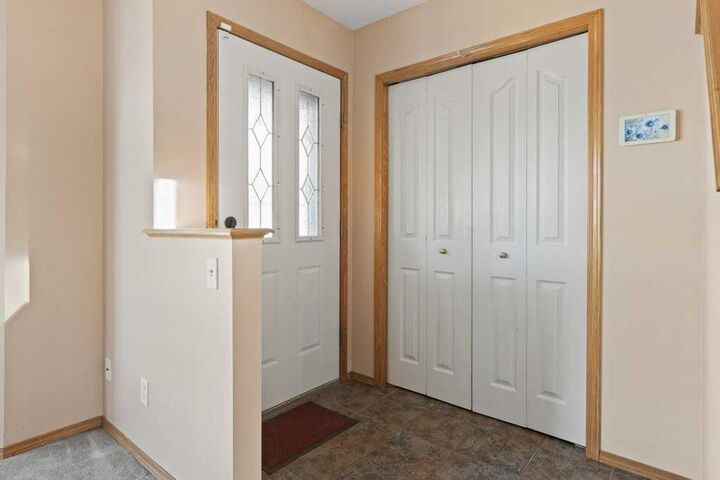 Property Photo:  127 Erin Meadow Crescent SE  AB T2B 3L4 