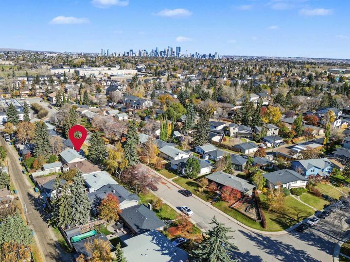 Property Photo:  101 Langton Drive SW  AB T3E 5G1 