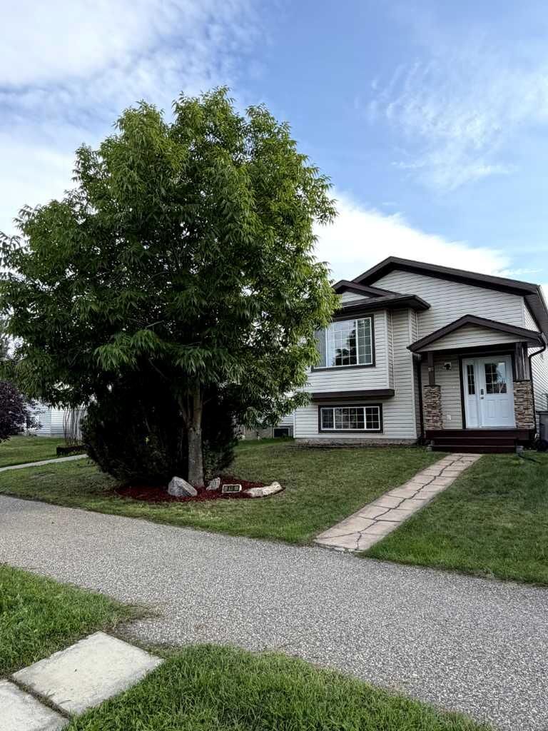 Property Photo:  116 Pinnacle Boulevard  AB T8W 2V7 