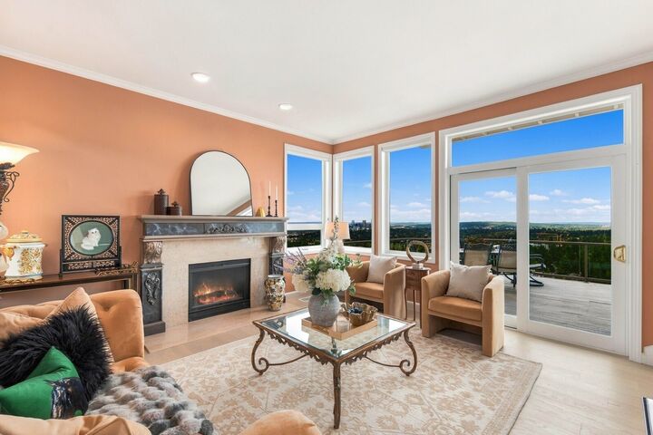 Property Photo: 14100 SE 44th Street WA 98006