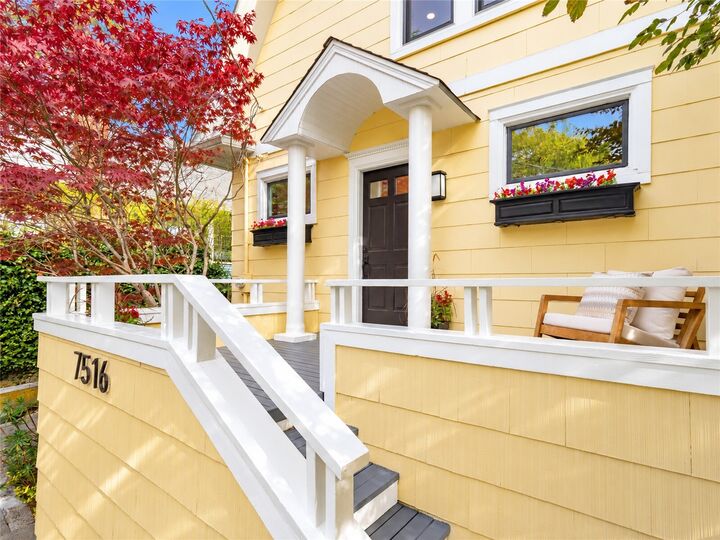 Property Photo:  7516  Sunnyside Avenue N  WA 98103 