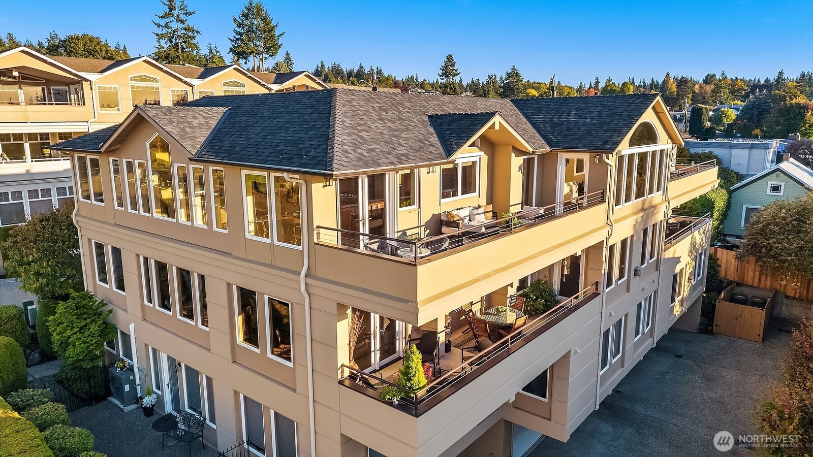 Property Photo: 536 Walnut Street 301 WA 98020