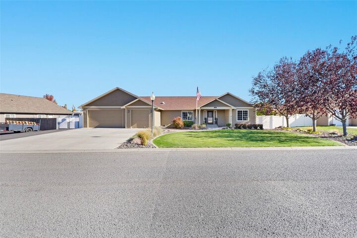 Property Photo:  419  Dandero Street SE  WA 98837 