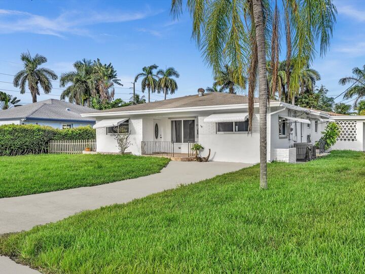Property Photo:  132 SE 2nd Court  FL 33004 
