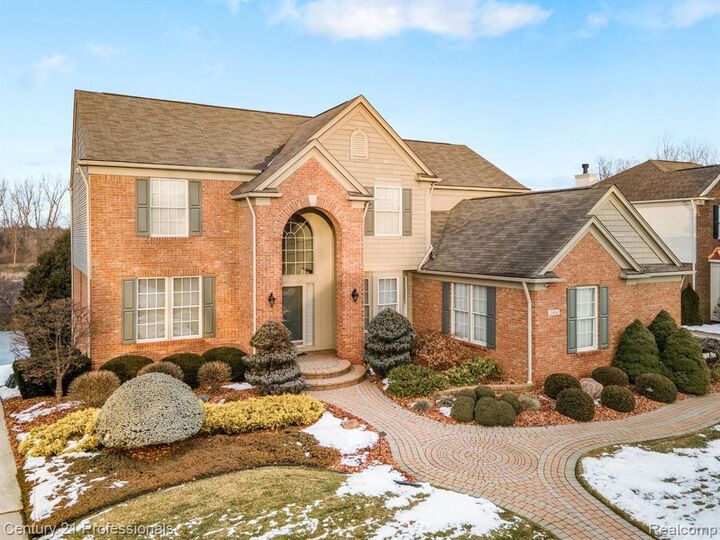 Property Photo:  3814 Woodmonte Drive  MI 48306 