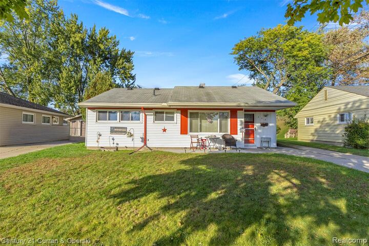 Property Photo:  555 Lytle Place  MI 48135 