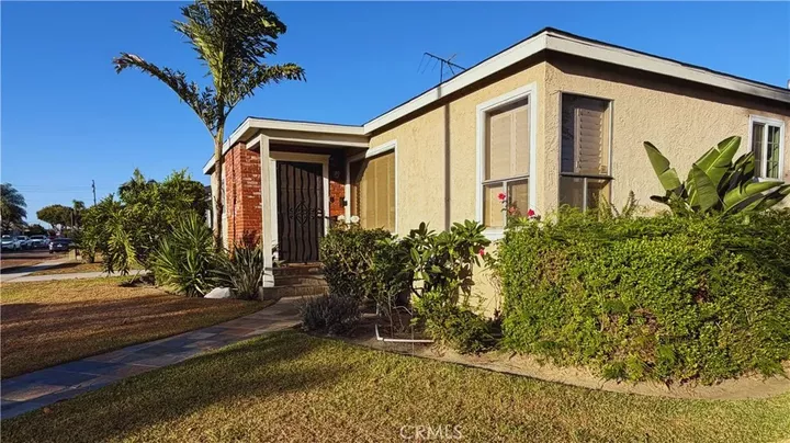 Property Photo: 2100 Baltic Ave CA 90810