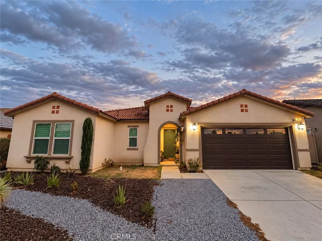 Property Photo:  553 Hedgewood  CA 92543 