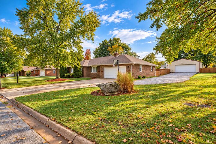 Property Photo:  807 S Barwick Place  MO 65781 