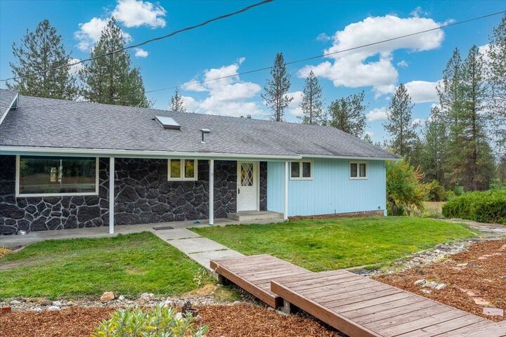 Property Photo:  29210 N Dalton Rd  WA 99006 