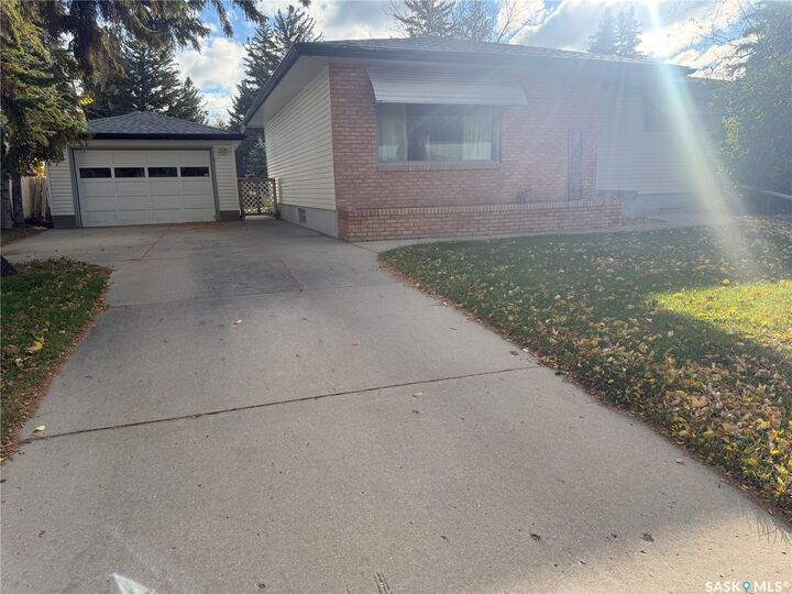 Property Photo: 2517 Wiggins Avenue S SK S7J 1X3