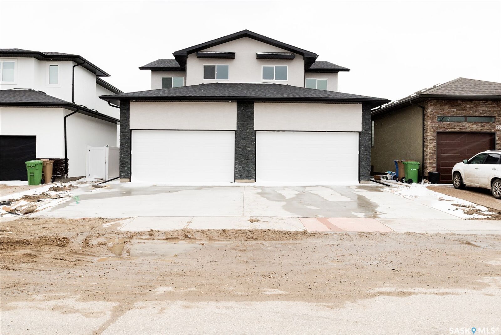 Property Photo:  4515 Green Brooks Way E  SK S4V 3K5 