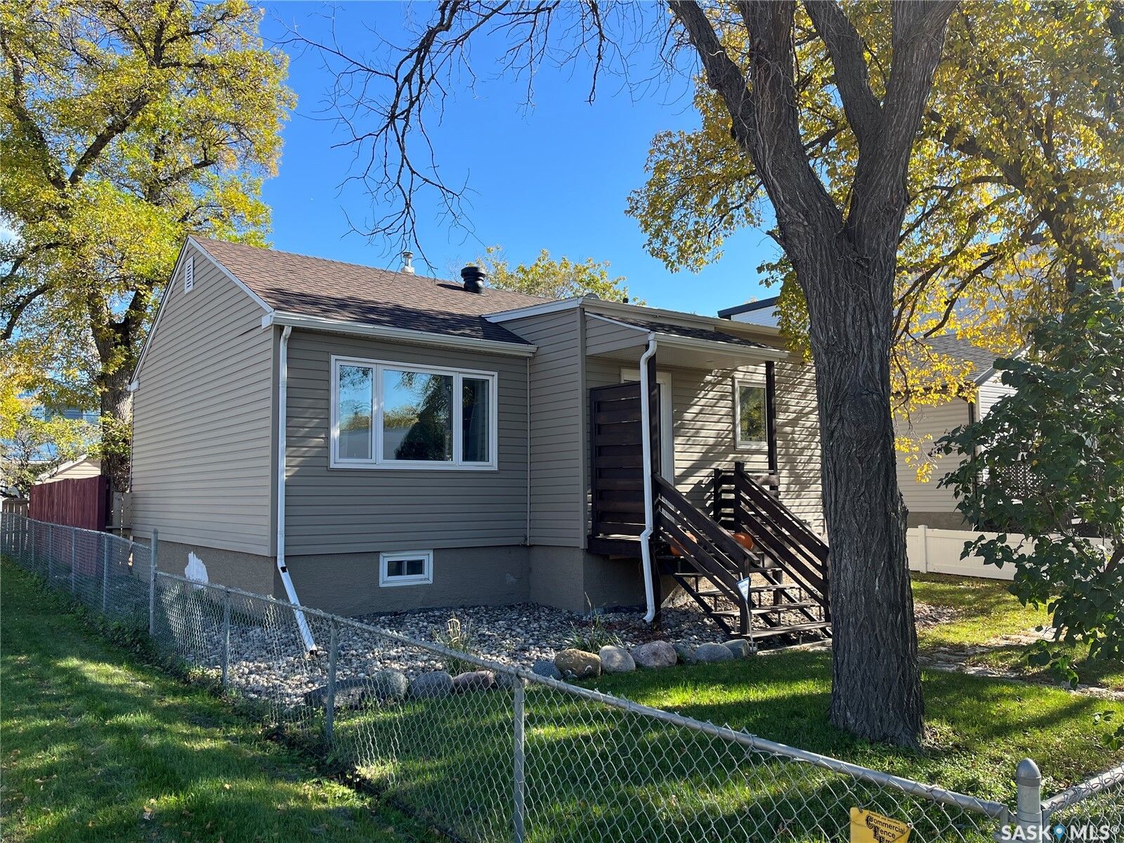 Property Photo:  2101 King Street  SK S4T 4G9 