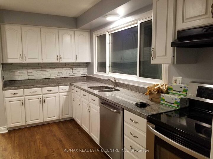 Property Photo:  363 Duncombe Drive  ON L7L 4M2 