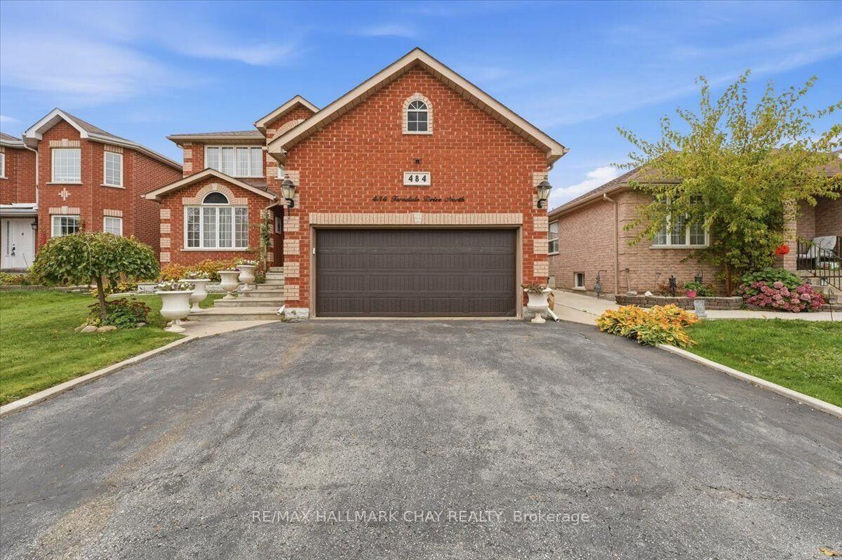 Property Photo:  484 Ferndale Drive N Main/Upper  ON L4N 0S1 