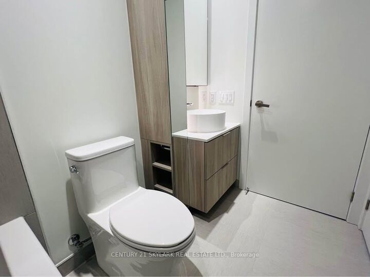 Property Photo:  28 Ann Street 1710  ON L5G 0E1 