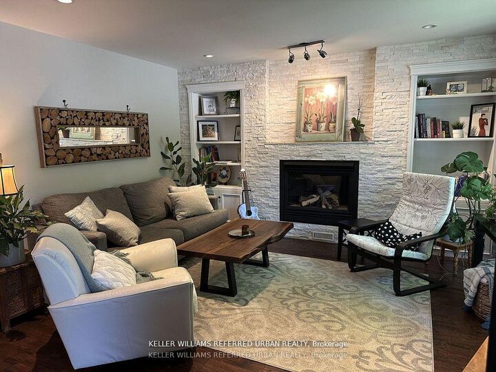Property Photo:  30 Collins Crescent Main  ON L4G 2W2 