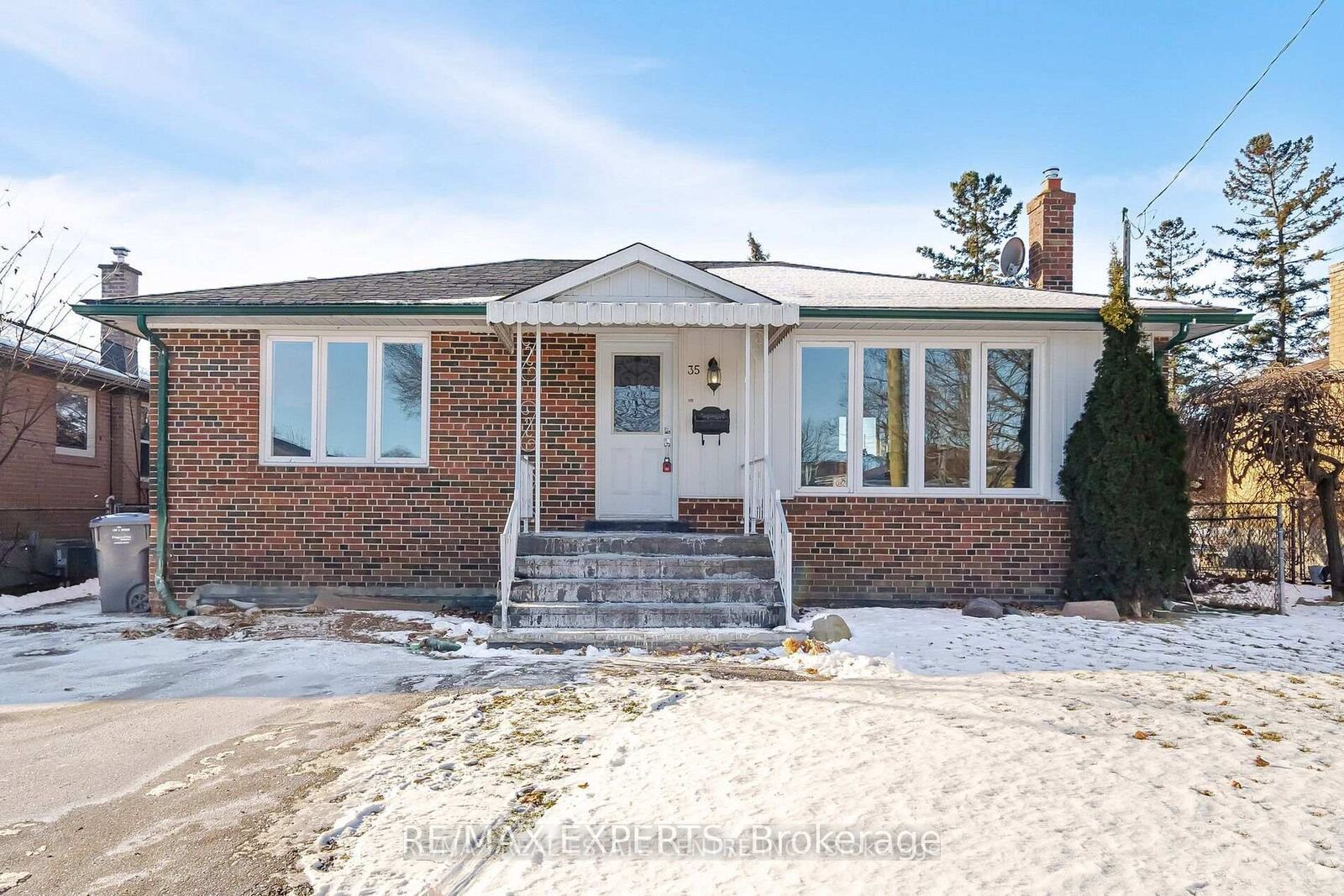 Property Photo:  35 Edgemont Drive  ON L6V 1K9 
