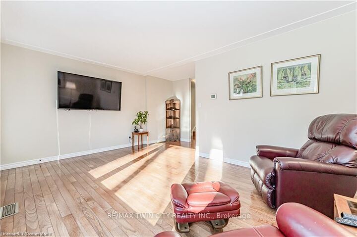 Property Photo:  15 Greenbrook Drive  ON N2M 4J5 