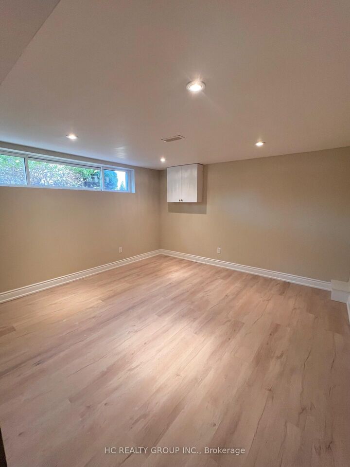 Property Photo:  Low 127 Cascade Circle  ON L4C 3H8 