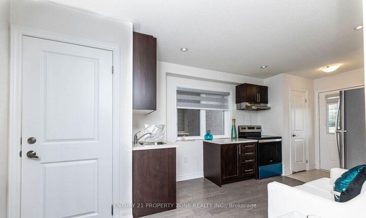 Property Photo:  39 Hashmi Place Ground Floor  ON L6Y 6K1 