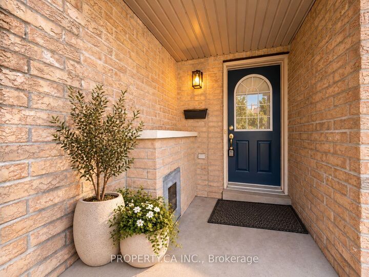 Property Photo: 72 Jenkinson Way ON M1P 5H4