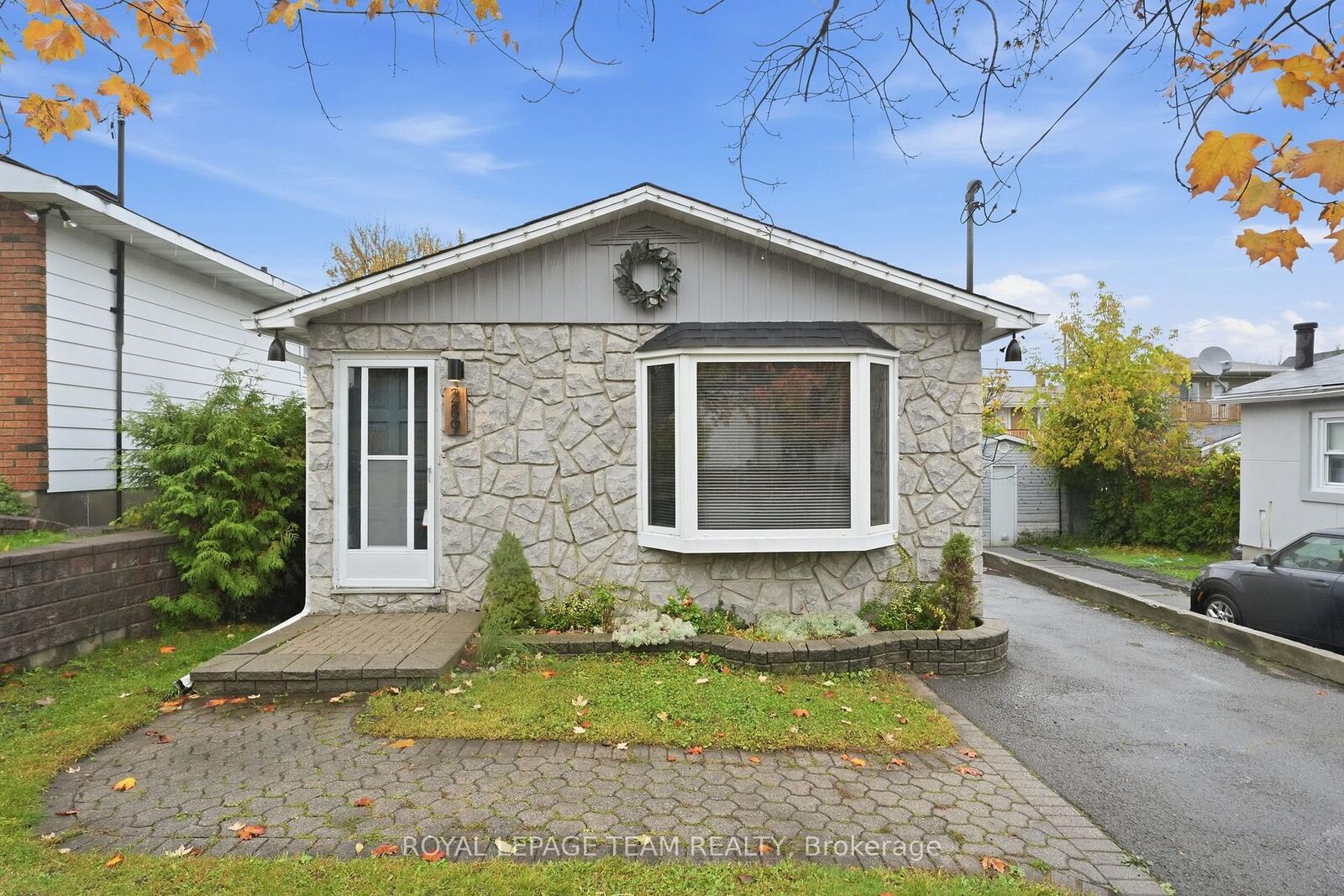 Property Photo:  289 Montfort Street  ON K1L 5N7 